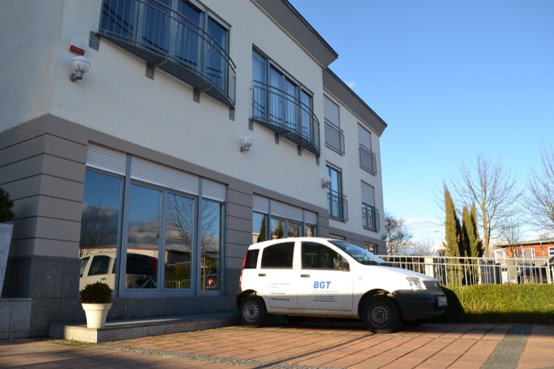 Gewerbegebäude Hajo-Rüter-Straße mit Schaufensterzone