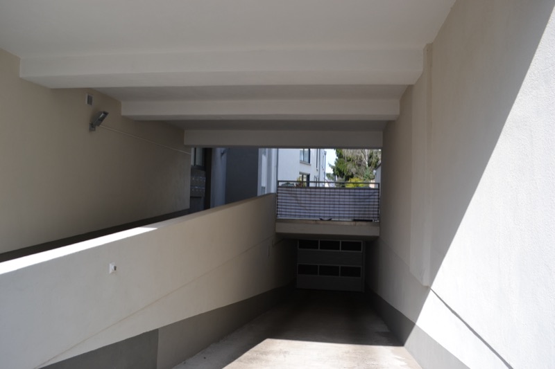 Überdeckte Durchfahrt unter dem Wohnhaus Marzelstraße 17